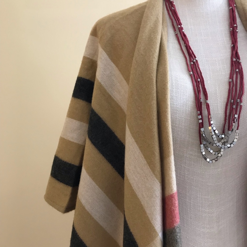 *GIFTED NWT Woolrich Boho Native American PonchoWrap Tan Red Plaid Burberry type - Picture 3 of 11